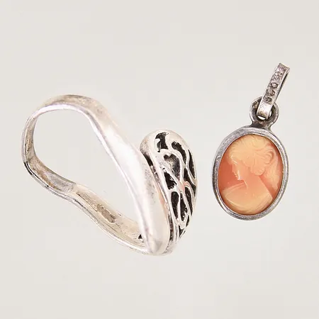 Silversmycken, buckliga, camé sitter löst, silver 925/1000 Vikt: 3,4 g