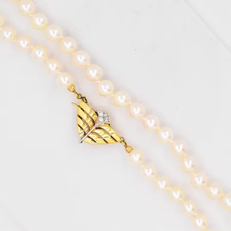 Pärlcollier med guldlås diamanter ca 4x0,01ct, 47cm, pärlor Ø 6,3mm, 18K Vikt: 0 g