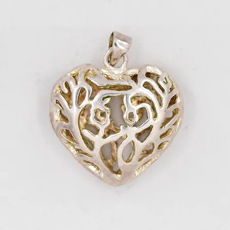 Hänge hjärta, ca 23x27mm inklusive ögla, silver 925/1000 Vikt: 6,1 g