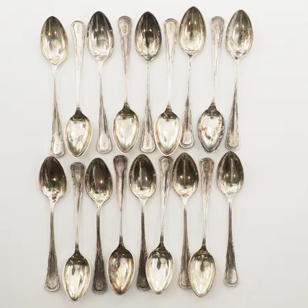 18 Moccaskedar, längd 10,5cm, gravyr, 830/1000 silver  Vikt: 205,8 g