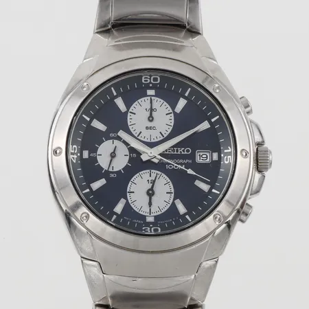 Herrur Seiko Chronograph,modell 7T92-OHXO serienr 980238,diameter 42 mm.