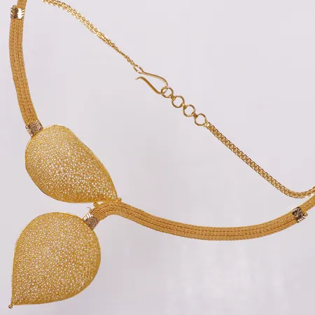 Collier filigran, 44,5-46cm, hängdel 50mm, 21K  Vikt: 28,4 g