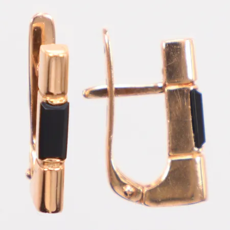 Ett par örhängen svarta stenar längd 16,7mm bredd 2,7mm 14K Vikt: 3,5 g