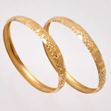 2st armringar i 18K guld, mått 18cm, bredd 7mm, lasermärkt Najafi, ursprung Iran, vikt 12,39g.