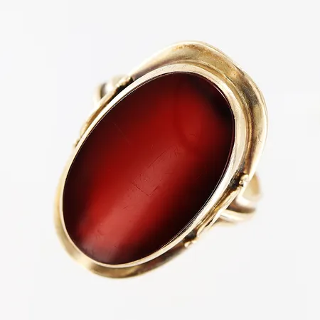 Ring, brun sten, stl 17½, bredd 3-25mm, skev skena, 8K. Bruttovikt: 5,4gram.  Vikt: 5,4 g