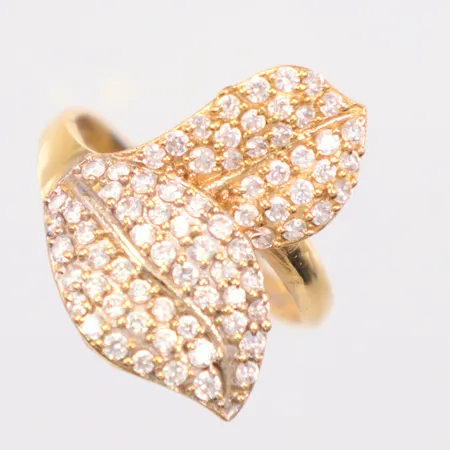 Ring små vita stenar Ø20, något ojämn i skenan, 18K Vikt: 4,8 g