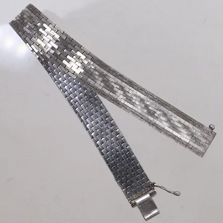 Armband, längd 18cm, 10,2mm, 830/1000silver Vikt: 24,1 g