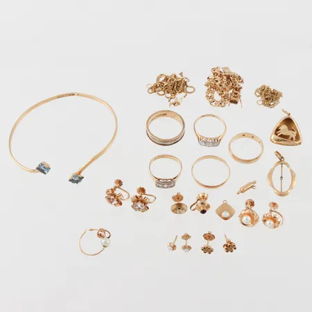 Diverse smycken 18k med slitage/defekter och gravyrer,stenar/pärlor. Vikt: 46,7 g