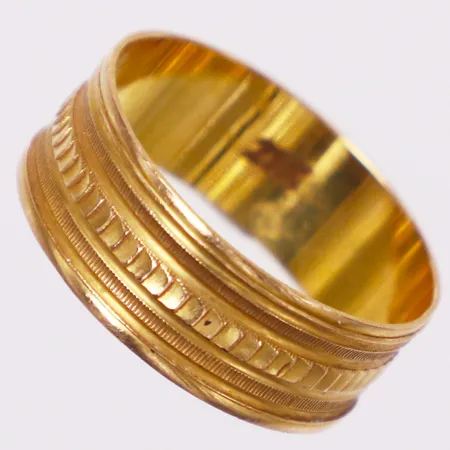 Ring dekor, stl 18, bredd 7mm, 21K  Vikt: 2,6 g