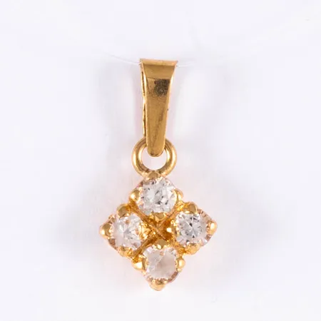 Hänge i 18K guld med vita stenar. Det är 13,6 mm långt inkl. ögla och väger 0,7g.