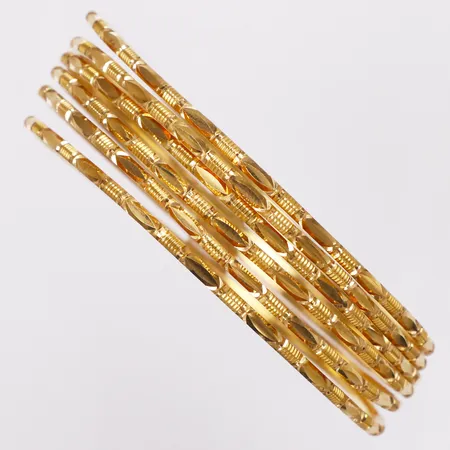 6 armringar dekor, ca Ø62mm, bredd 2mm, 21K  Vikt: 30,5 g