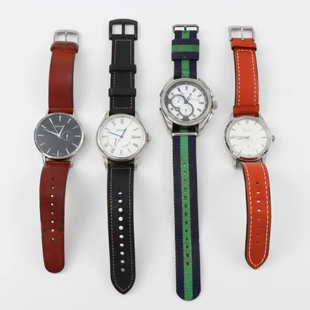 Herrur 4 st Gant diameter ca 42-43 mm, 3 st tickar och går.