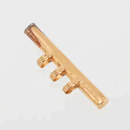 Trasigt guld 22k. Vikt: 3,9 g