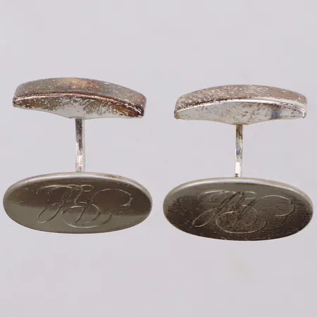 Ett par manschettknappar 14x20mm, gravyr, repor, 925/1000 silver Vikt: 7,3 g