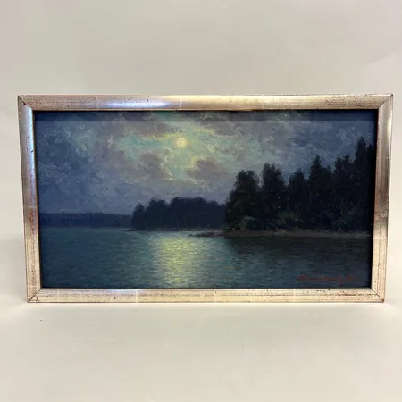 Tavla, landskap med sjö, Otto Lindberg , (1880-1955), daterad 1933, olja på pannå, bildmått ca 21x39cm, skadad träram. Skickas med postpaket.