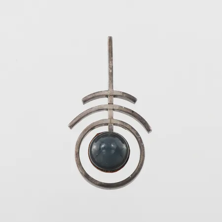 Hänge silver med sten Viktor Janson Lindesberg,höjd 46 mm. Vikt: 8,1 g