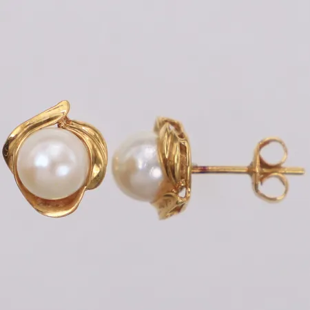 Ett par örhängen med pärlor Ø ca 10mm, 18K Vikt: 2,8 g