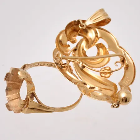 Diverse defekt guld, 18K, vikt 4,79g.