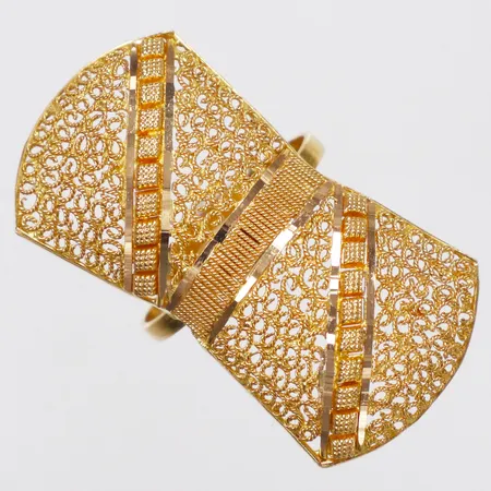 Ring filigran, stl 17, bredd 5,5-40mm, reglerbar skena, bucklig, 21K  Vikt: 7,9 g