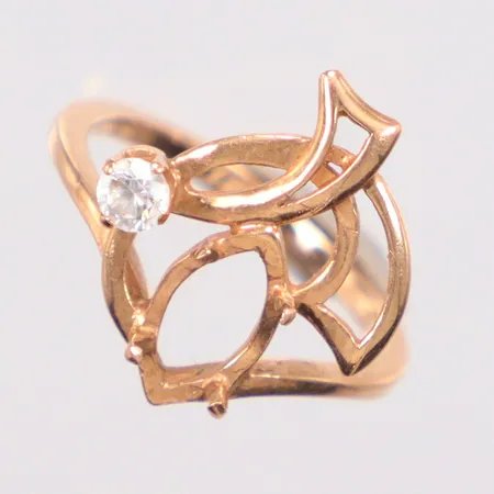 Ring Ø17¾, liten vit sten, defekt sten saknas, 14K Vikt: 3,1 g