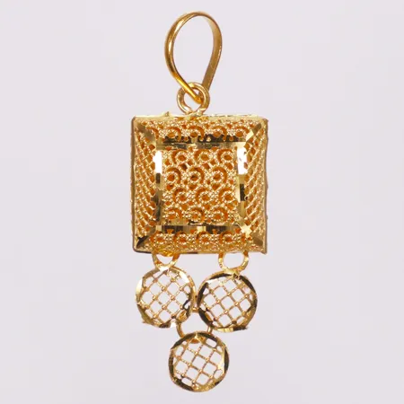 Hänge genombrutet mönster, 40mm, 21K  Vikt: 2,5 g