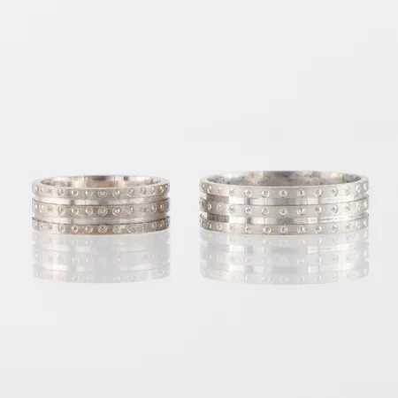 Ringar 2 st Silver 925/1000,storlek 22 mm och 17 mm, bredd 6.8 och 7.1 mm. Vikt: 11,3 g