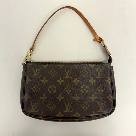 Väska, Louis Vuitton, Pochette Accessoires, datumkod VI0074, år 2004, M51980, mått ca 21 x 13 x 4cm, monogramcanvas, beslag i guldmetall, kvitto Stockholm 2022 på reparering, bruksslitage, dustbag, originalkartong