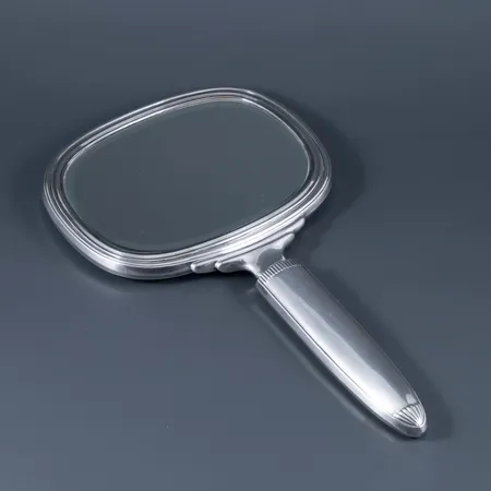 Handspegel i silver (835/1000) med kantslipat glas. Den är 27 - 145 mm bred, 260 mm lång och väger 431,4g.