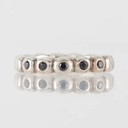 Ring Silver med stenar,troligen Pandora,storlek 17 ¾ mm,bredd 3.9 mm. Vikt: 5,3 g