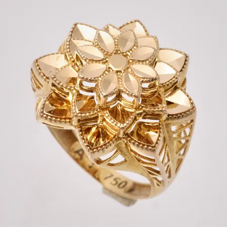  Ring i 18K guld/vitguld, stl 17¼, bredd 2,9-18,9mm, vikt 4,97g.