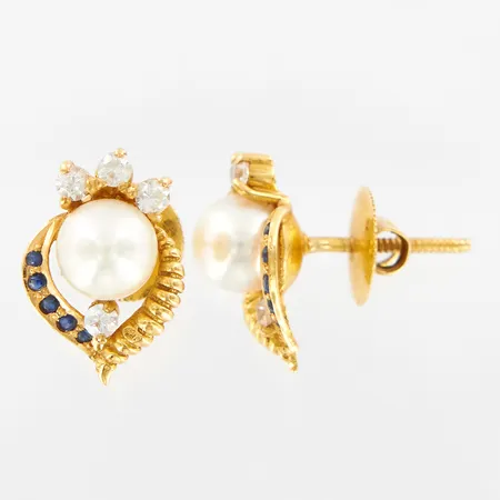 Ett par örhängen med odlade pärlor Ø7mm, 12-17mm, 21K Vikt: 5,7 g