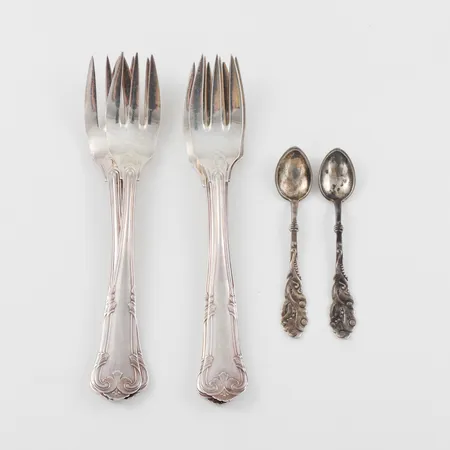 Gafflar 6 st + skedar 2 st Silver, längd 13.5 cm och 7.5 cm. Vikt: 152 g