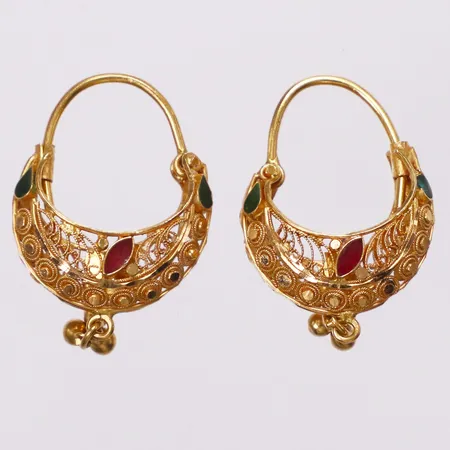 Ett par örhängen emaljdetaljer, 25mm, 21K  Vikt: 6 g