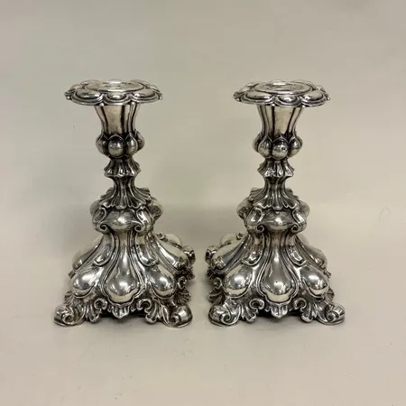 Ett par ljusstakar Barockstil, höjd ca 17cm, 830/1000 silver Vikt: 356,3 g