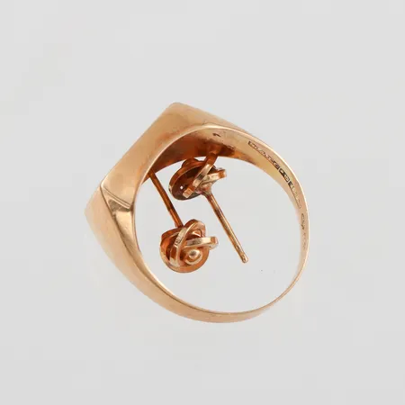 Trasigt guld 18k. Vikt: 3,1 g