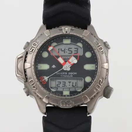 Herrur Citizen Titanium diameter ca 45.4 mm,repigt glas.