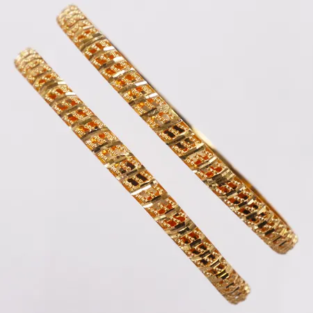 2 Armringar genombrutet mönster, Ø57mm, bredd 4,7mm, 21K  Vikt: 13,9 g