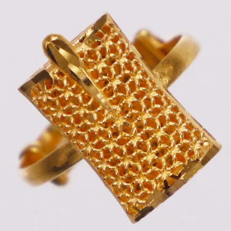 Ring filigran, stl 15¼, bredd 3,5-13mm, reglerbar skena, 21K  Vikt: 2 g