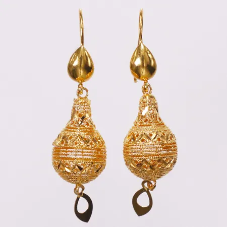 Ett par örhängen genombrutet mönster, 47x12mm, 21K  Vikt: 6,1 g