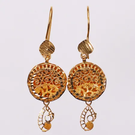 Ett par örhängen genombrutet mönster, 50x15mm, 21K  Vikt: 4,1 g