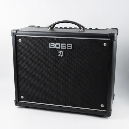 Boss Katana 50.Obs Skickas ej. Specialfrakt, kontakta pantbankskontoret för mer information.