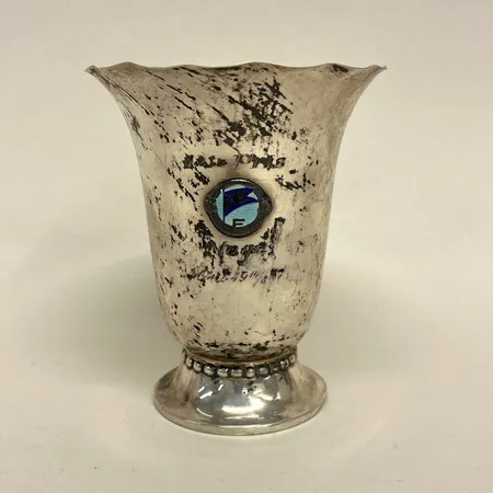 Prispokal, höjd 12cm, personlig gravyr, bucklig, 830/1000 silver Vikt: 109,6 g