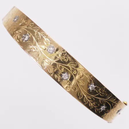 Armband diamanter 7 x ca0,03ct, dekor, ca 59x65mm, bredd 6,5-12,5mm, repor, bucklor, 18K  Vikt: 25 g