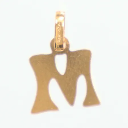 Hänge bokstav M 1cm, 18k  Vikt: 0,4 g