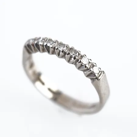 Ring m diamanter 0,15ct enligt gravyr, vitguld, stl 16(51), bredd 2,5mm, 18k Vikt: 2,8 g