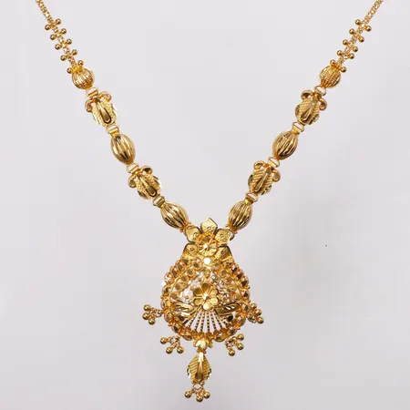 Collier 40,5-42cm, hängdel 50mm, 22K  Vikt: 15,4 g