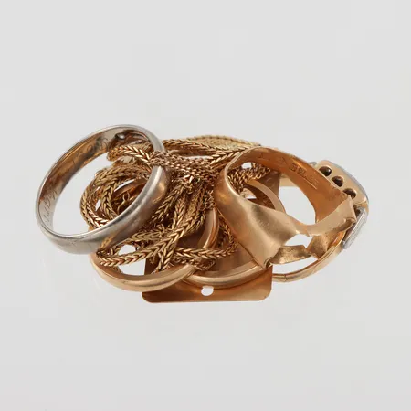 Trasigt guld 18k,några stenar. Vikt: 24,4 g