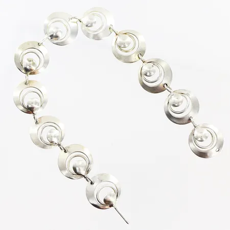 Armband 18,5cm, bredd 13mm, utländska stämplar, silver. Vikt: 10,3 g