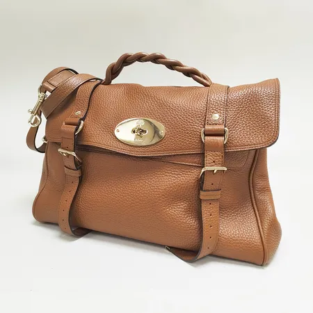 Handväska Mulberry, Alexa Chestnut, brunt skinn, guldfärgade detaljer, axelrem, bruksslitage, dustbag, kvittokopia, inga övriga tillbehör Vikt: 0 g