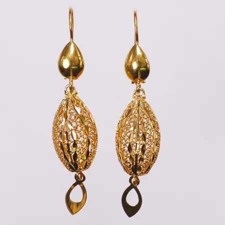 Ett par örhängen genombrutet mönster, 45x10mm, 21K Vikt: 4,3 g